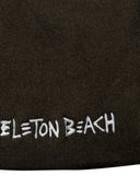قسم المعرض. قبعة صغيرة "Skeleton Beach".