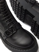 Valentino Garavani stivivetti con cinturino „v logo podpis”