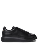 亚历山大·麦昆（Alexander McQueen）运动鞋，然后滑行