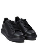 亚历山大·麦昆（Alexander McQueen）运动鞋，然后滑行