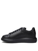 亚历山大·麦昆（Alexander McQueen）运动鞋，然后滑行