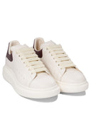 亚历山大·麦昆（Alexander McQueen）运动鞋，然后滑行