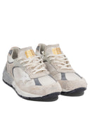 Sneakers Golden Goose et glissade