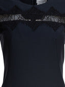 Alexander McQueen si veste