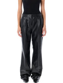 Los pantalones de la prenda negros