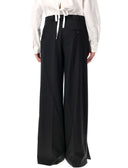 I pantaloni dei vestiti neri