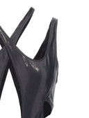 Mugler cortó los troncos de natación