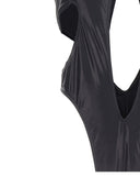 Mugler cortó los troncos de natación