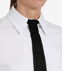 Aniye por camisas blancas
