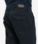 Bro de los pantalones de barco azul