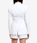 Aniye de chaquetas blancas