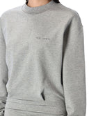 Der Attico kleidet sich grau