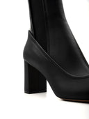 L'Autre heeft Boots Black gekozen