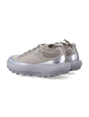Soddisfa le scarpe da ginnastica