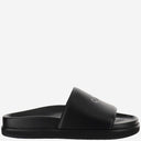 Av hvite skinn tøfler med logo