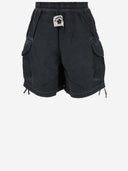 Un short de cargaison de coton en coton en papier