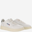 Sneaker medaglia a bassa medaglia Autry