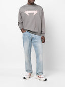 Rassvet (Paccbet) 남자는 스웨트 셔츠 니트를 불러냅니다