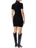 T di Alexander Wang si veste nero