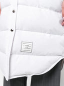 Thom Browne Daunen-Hemdkleid mit Kapuze unterhalb des Knies und 4 Bars aus Military-Ripstop