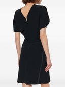 Victoria Beckham kler seg svart