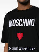 Moschino T恤和绣花