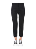 Alexander McQueen a recadré un pantalon droit
