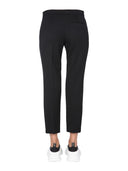Alexander McQueen a recadré un pantalon droit