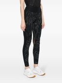 Asics Lite zeigt sich eng