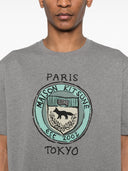 Maison Kitsuné Stadtmünzen Komfort T -Shirt