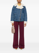 Levi`s Chaqueta de vuelo sherpa en el aire