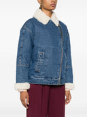 Levi`s Chaqueta de vuelo sherpa en el aire