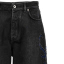 Fra hvidt ud af hvid af hvid denim blussede jeans