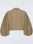 Po etykiecie czapki na ramię