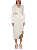 Robe blanche avec des volants