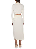Robe blanche avec des volants