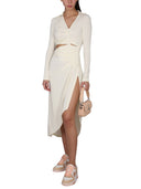 Robe blanche avec des volants