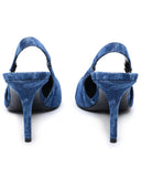 Versace si imbratta in jeans azzurri