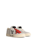 Fuera de zapatillas blancas 'lienzo bajo vulcanizado' de algodón blanco.