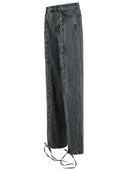 Jean en coton noir tournait avec des lacets