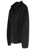 Gire la camisa de poliéster negro