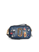Marc Jacobs () Niebieska torba dżinsowa „Trinket Charm Snapshot”.