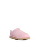 Różowe zamszowe buty Ugg „Classic Micro”.