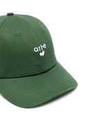 Cappellino con logo a cuore di Arte Anversa