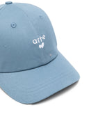 Cappellino con logo a cuore di Arte Anversa