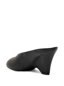 Mule con punta aperta e mantello Khaite 75