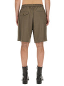 Helmut Lang tire sur les shorts