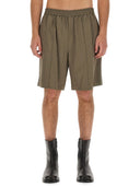 Helmut Lang tire sur les shorts