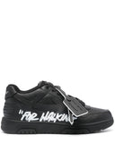 Sneaker fuori ufficio fuori dall'ufficio per aver camminato