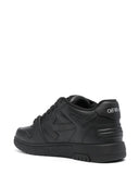 Sneaker fuori ufficio fuori dall'ufficio per aver camminato